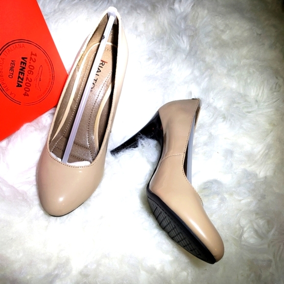 Rialto Shoes - NEW Rialto White Mountain Coline Natural Patent Leather Hi Heels Classic Shoes